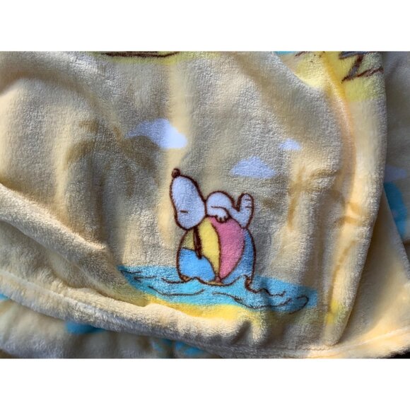 Peanuts SNOOPY Tropical Escape 50inx70in Soft Plush Home Throw Blanket Collectio - Picture 5 of 11